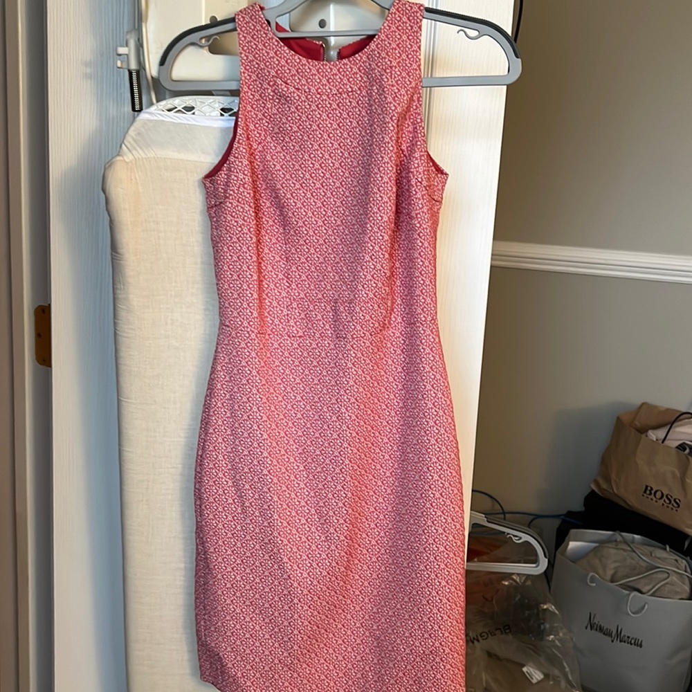 Knee length pink sleeveless dress
